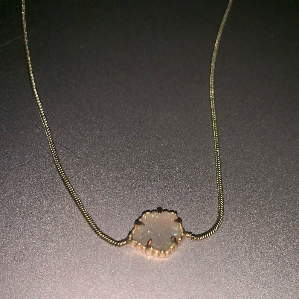 Kendra Scott necklace